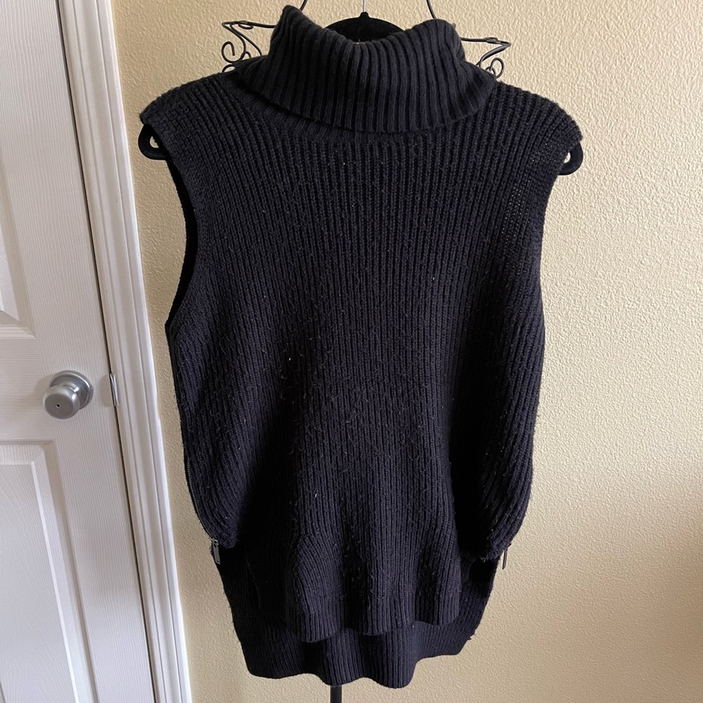 Calvin Klein Jeans Black Pullover Sleeveless High Neck Knit Sweater Top (size M)